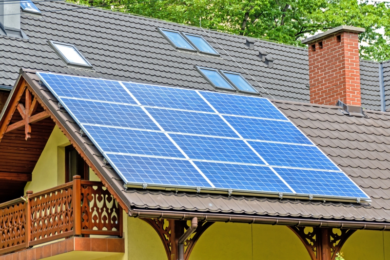 chauffagiste-CUEBRIS-min_solar-panels-1477987